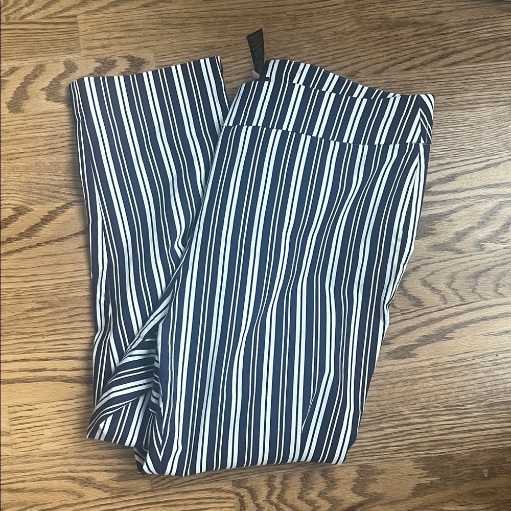 Chicos so slimming crop navy and cream stripe size 2